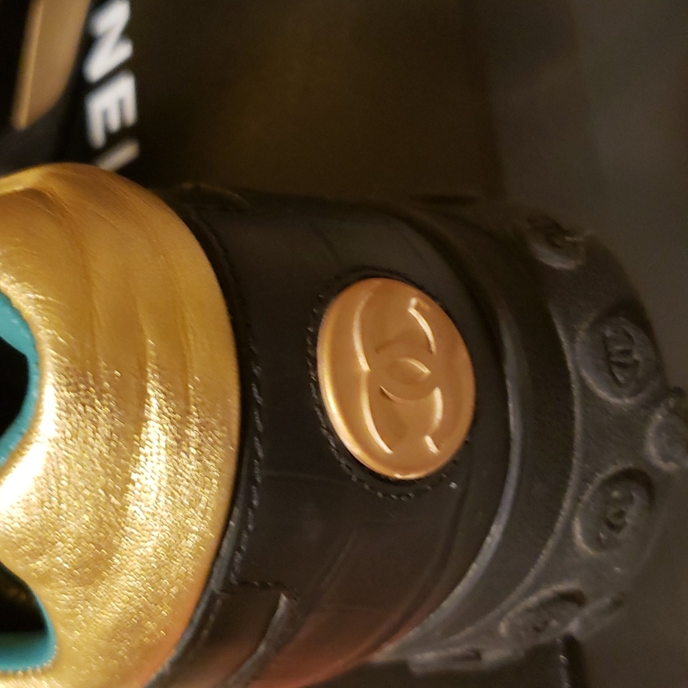 Women's Authentic Chanel sneakers - Picture 6 of 7